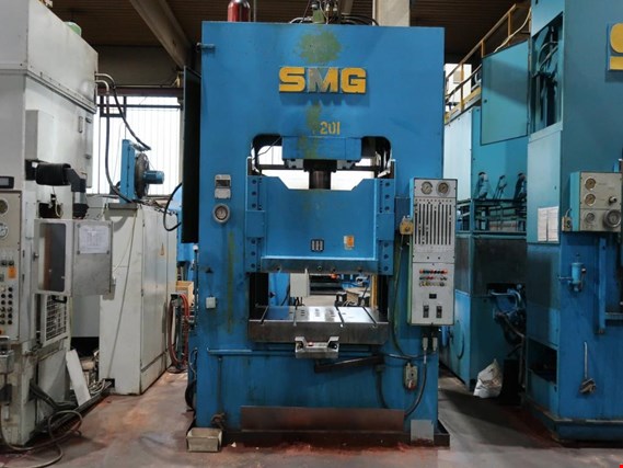 Used SMG DS250 dual column hydraulic press (7201) for Sale (Trading Premium) | NetBid Industrial Auctions