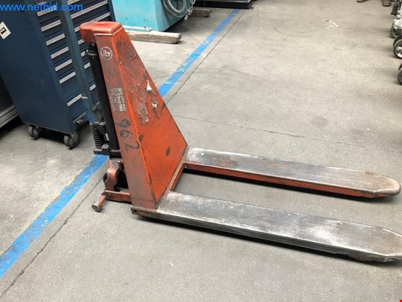 Used 5 Pallet truck for Sale (Auction Premium) | NetBid Industrial Auctions