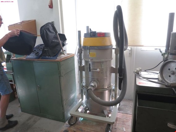Used Ribo Industrial vacuum cleaner for Sale (Auction Premium) | NetBid Industrial Auctions