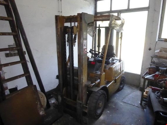 Used Mitsubishi vermutl. FD20 Diesel forklift truck for Sale (Auction Premium) | NetBid Industrial Auctions
