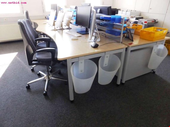 Used 4 office desks for Sale (Auction Premium) | NetBid Industrial Auctions