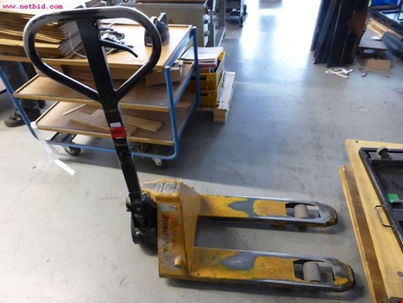 Used Jungheinrich pallet lift truck for Sale (Auction Premium) | NetBid Industrial Auctions