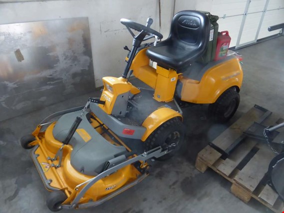 Used STIGA Combi 95 Lawn tractor for Sale (Auction Premium) | NetBid Industrial Auctions