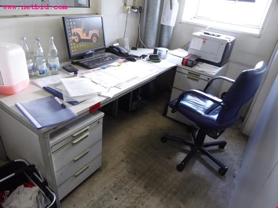 Used office desk for Sale (Auction Premium) | NetBid Industrial Auctions