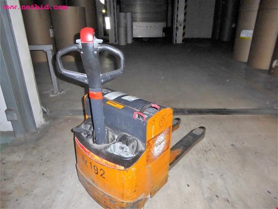 Used Still EGU 20 Electric pallet truck for Sale (Auction Premium) | NetBid Industrial Auctions