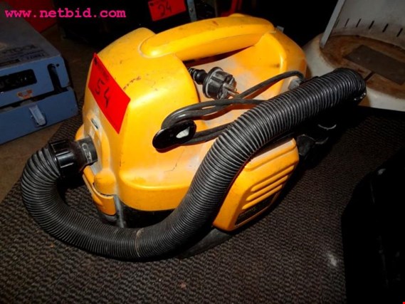Used DeWalt DC 500 Vacuum cleaner for Sale (Trading Premium) | NetBid Industrial Auctions