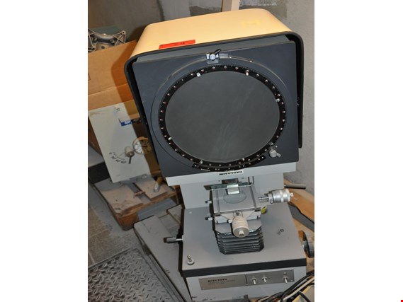 Used Mitutoyo PJ 300 Profile projector for Sale (Auction Premium) | NetBid Industrial Auctions