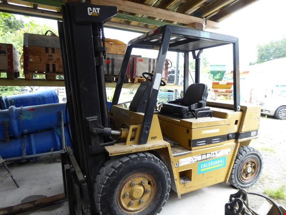 Used Caterpillar V80F Diesel forklift - ATTENTION: late release ( 26.10.2018) for Sale (Trading Premium) | NetBid Industrial Auctions