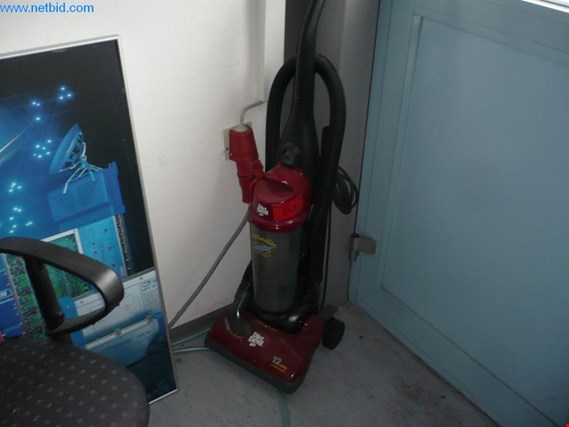 Used Dirt Devil Feahtherlite Vacuum cleaner for Sale (Trading Premium) | NetBid Industrial Auctions