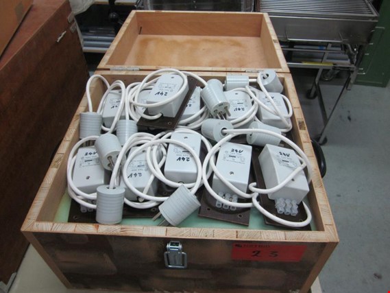 Houten doos met verschillende beltransformatoren, 24 V gebruikt kopen (Trading Premium) | NetBid industriële Veilingen