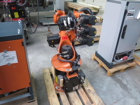 Used Kuka KR 15-2 6-axis handling robot #402 for Sale (Auction Premium) | NetBid Industrial Auctions