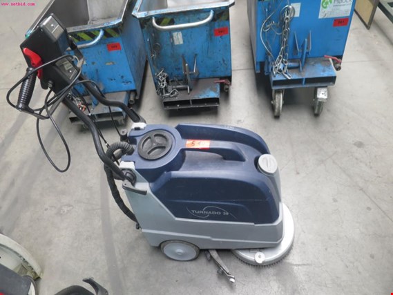 Used Hefter Turnado 38 single-disc floor cleaning machine #517 for Sale (Auction Premium) | NetBid Industrial Auctions