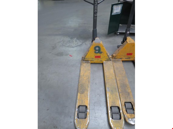 Used Jungheinrich hand-guided pallet truck #151 for Sale (Auction Premium) | NetBid Industrial Auctions