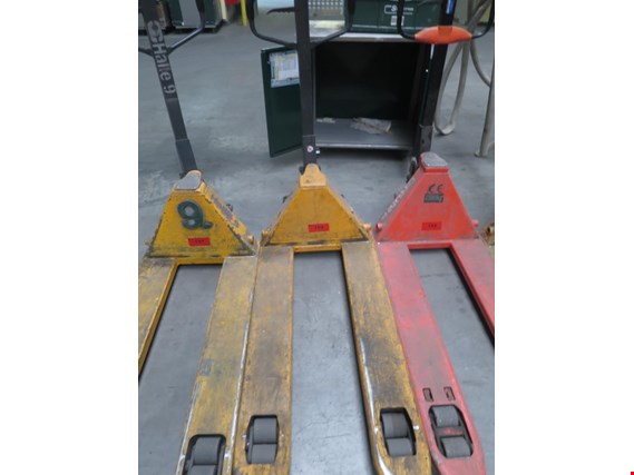 Used Jungheinrich hand-guided pallet truck #152 for Sale (Auction Premium) | NetBid Industrial Auctions