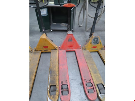 Used Gruma hand-guided pallet truck #153 for Sale (Auction Premium) | NetBid Industrial Auctions