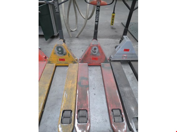 Used Gruma hand-guided pallet truck #155 for Sale (Auction Premium) | NetBid Industrial Auctions