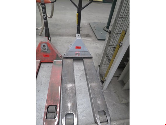 Used hand-guided pallet truck #156 for Sale (Auction Premium) | NetBid Industrial Auctions