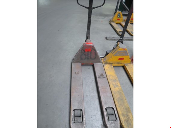 Used Gruma hand-guided pallet truck #157 for Sale (Auction Premium) | NetBid Industrial Auctions