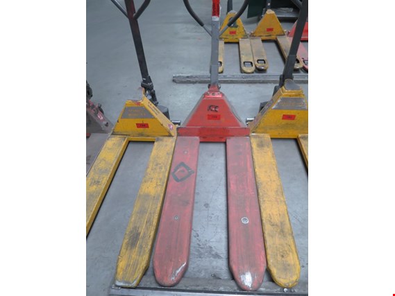 Used Gruma hand-guided pallet truck #159 for Sale (Auction Premium) | NetBid Industrial Auctions