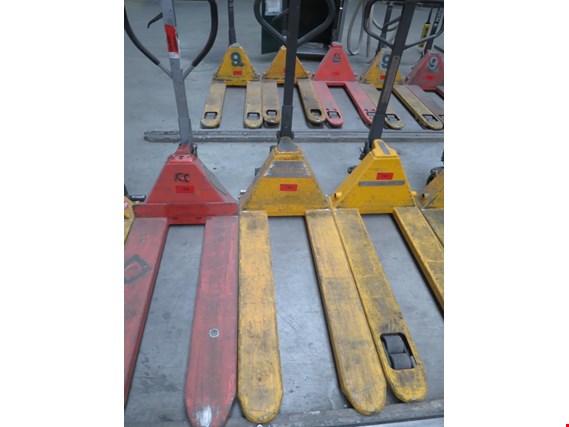 Used Jungheinrich scissor lifting platform #160 for Sale (Auction Premium) | NetBid Industrial Auctions