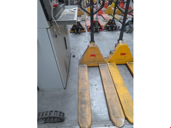 Used Jungheinrich scissor lifting platform #165 for Sale (Auction Premium) | NetBid Industrial Auctions
