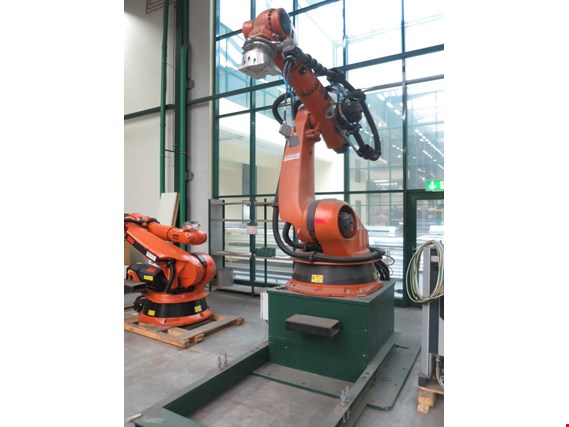 Used Kuka KR 210 L 180-2 2000 6-axis handling robot #400 for Sale (Auction Premium) | NetBid Industrial Auctions
