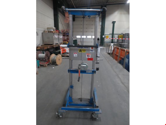 Used Genie GL-10 hand-held lifting device #439 for Sale (Auction Premium) | NetBid Industrial Auctions
