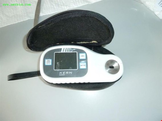 Used Kern ORF-1RS Digital refractometer for Sale (Online Auction) | NetBid Industrial Auctions