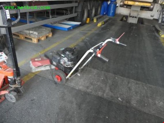 Used Herkules KM 701 H Motorized sweeper for Sale (Auction Premium) | NetBid Industrial Auctions