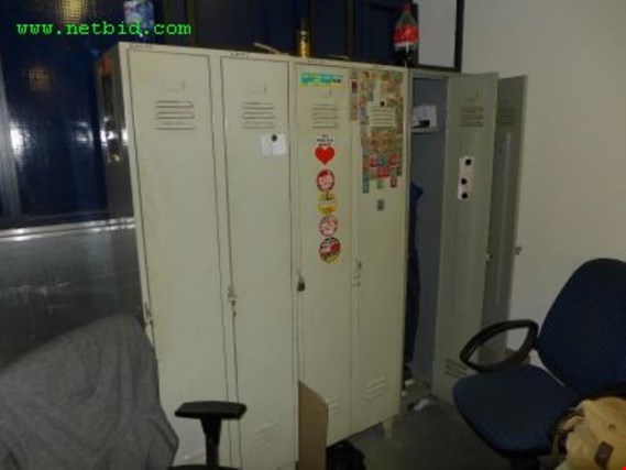 Used 4 Clothes lockers for Sale (Trading Premium) | NetBid Industrial Auctions