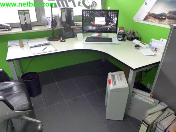 Interstuhl Schreibtisch gebraucht kaufen (Auction Premium) | NetBid Industrie-Auktionen