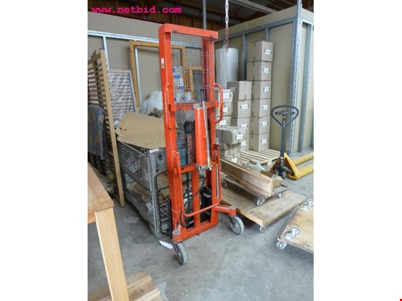 Used Vejprty (Tschechien) F8R Manual pallet truck for Sale (Auction Premium) | NetBid Industrial Auctions