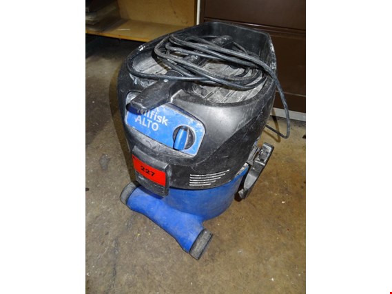 Used Nilfisk Alto Industrial vacuum cleaner for Sale (Auction Premium) | NetBid Industrial Auctions