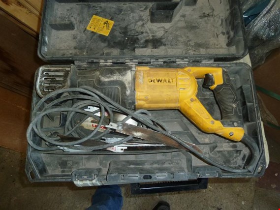 Used DeWalt DWE305 Reciprocating saw for Sale (Auction Premium) | NetBid Industrial Auctions