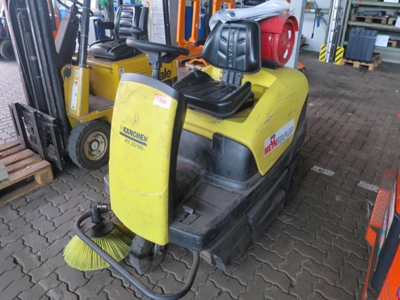 Used Kärcher KM100/100 R Ride-on floor sweeper for Sale (Auction Premium) | NetBid Industrial Auctions