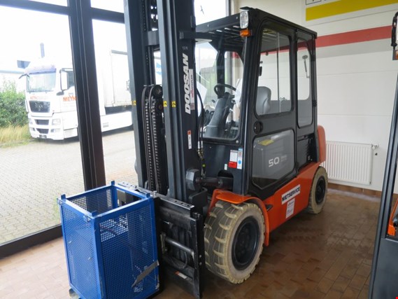 Used Doosan B50X-5 (inkl. A9300) Electric forklift truck (E9279) for Sale (Auction Premium) | NetBid Industrial Auctions