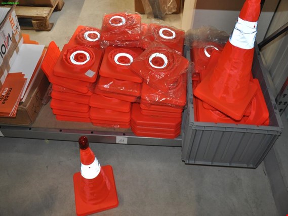 Used Post safety pylons/ cones for Sale (Auction Premium) | NetBid Industrial Auctions