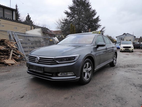 Used VW Passat Highline BlueMotion 2,0 TDi PKW for Sale (Online Auction) | NetBid Industrial Auctions