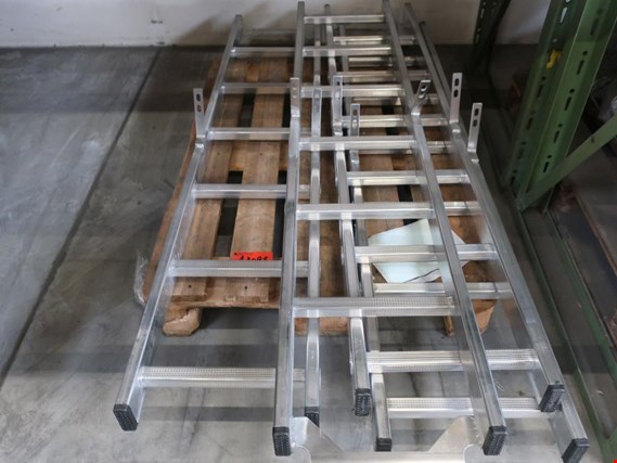 Used Hailo 4 aluminium ladders - machine carrier, tower MM82B/92 for Sale (Trading Premium) | NetBid Industrial Auctions
