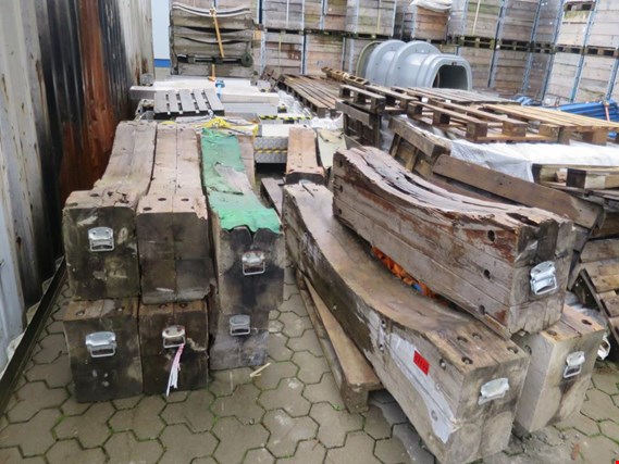 Množství dřevěných skladovacích kozlíků (Online Auction) | NetBid ?eská republika