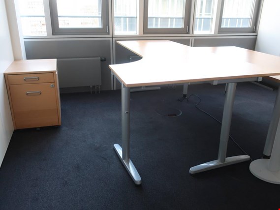 Used IKEA 12 Desk/desk angle combinations for Sale (Trading Premium) | NetBid Industrial Auctions