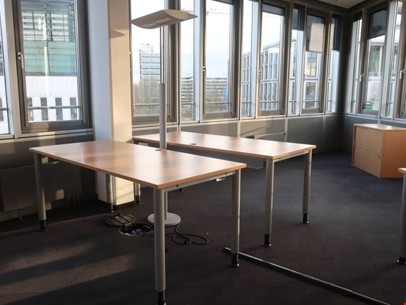 Used Assmann 10 Desks for Sale (Trading Premium) | NetBid Industrial Auctions