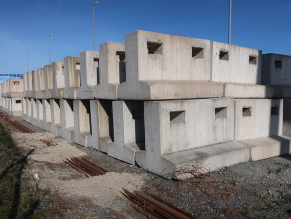 Used 190 Concrete support blocks (gondola) for Sale (Online Auction) | NetBid Industrial Auctions