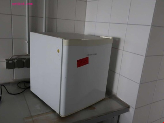 Used Severin small fridge for Sale (Auction Premium) | NetBid Industrial Auctions