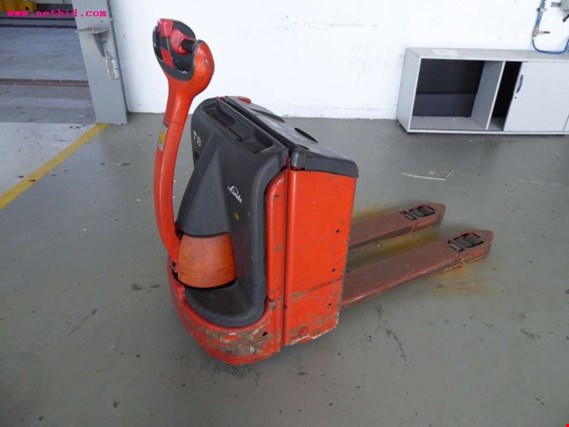 Used Linde T18 Electric low-lift pallet truck for Sale (Auction Premium) | NetBid Industrial Auctions