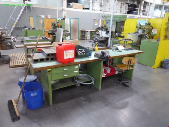 Used Workbench, mounted. + two-jaw vice for Sale (Auction Premium) | NetBid Industrial Auctions