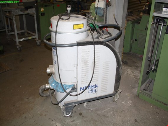 Used Nilfisk CTS 22 H Z 22 industrial vacuum cleaner for Sale (Auction Premium) | NetBid Industrial Auctions