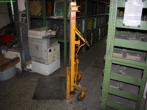 Used Kaiser + Kraft FTG 0325 hand-guided lift truck for Sale (Auction Premium) | NetBid Industrial Auctions