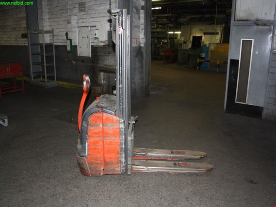 Used Linde L 16 high-lift truck for Sale (Auction Premium) | NetBid Industrial Auctions