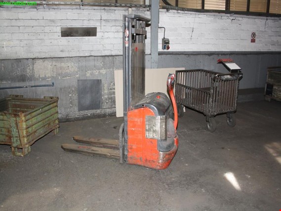 Used Linde L 16 hand-guided lift truck for Sale (Auction Premium) | NetBid Industrial Auctions
